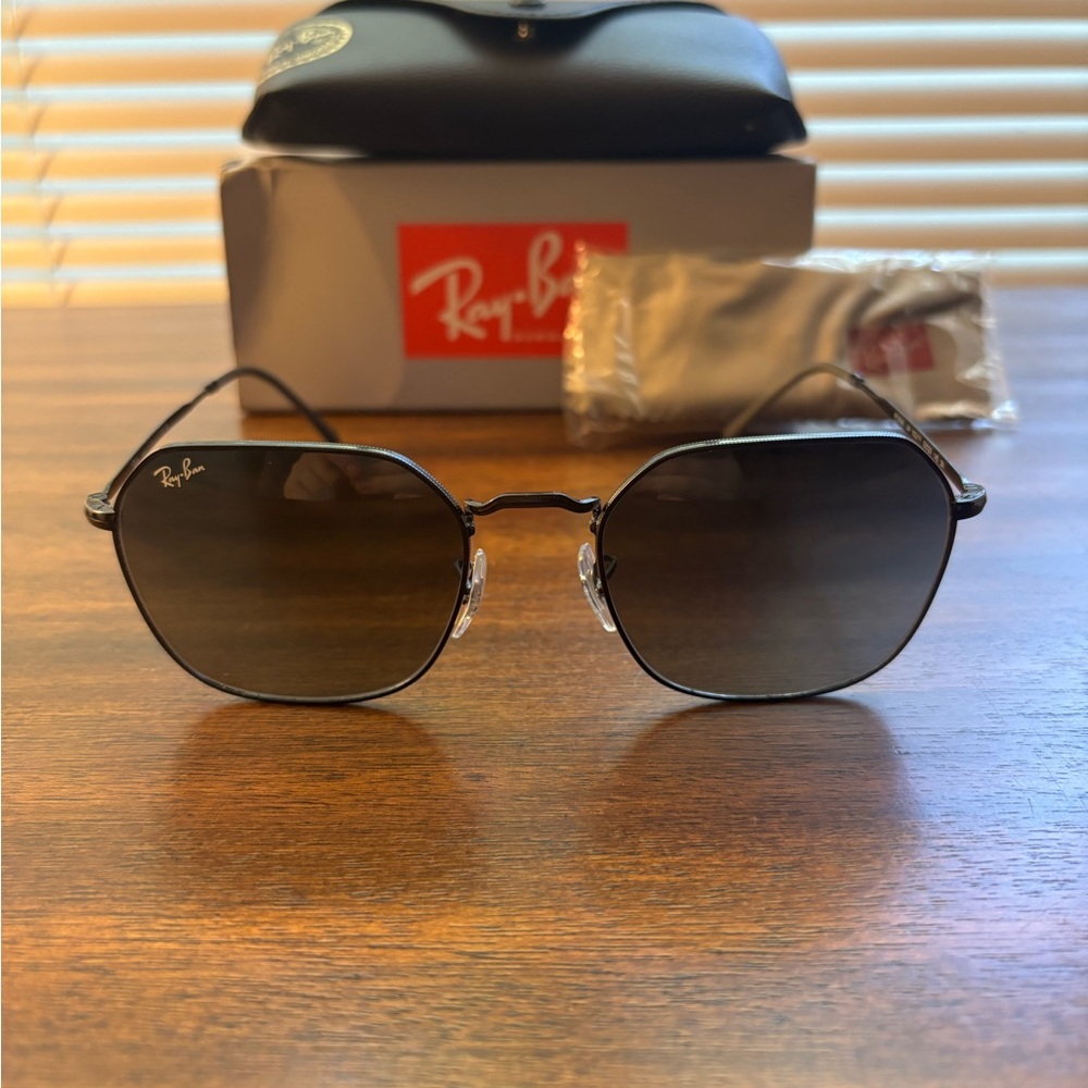 Ray-Ban Black Sunglasses Unisex: ORB3694